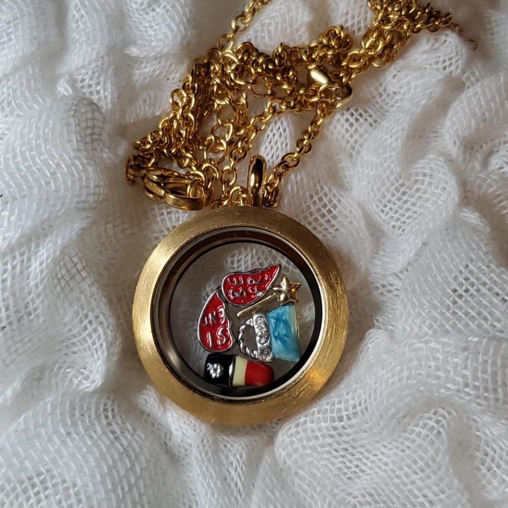 Best Friends themed locket
